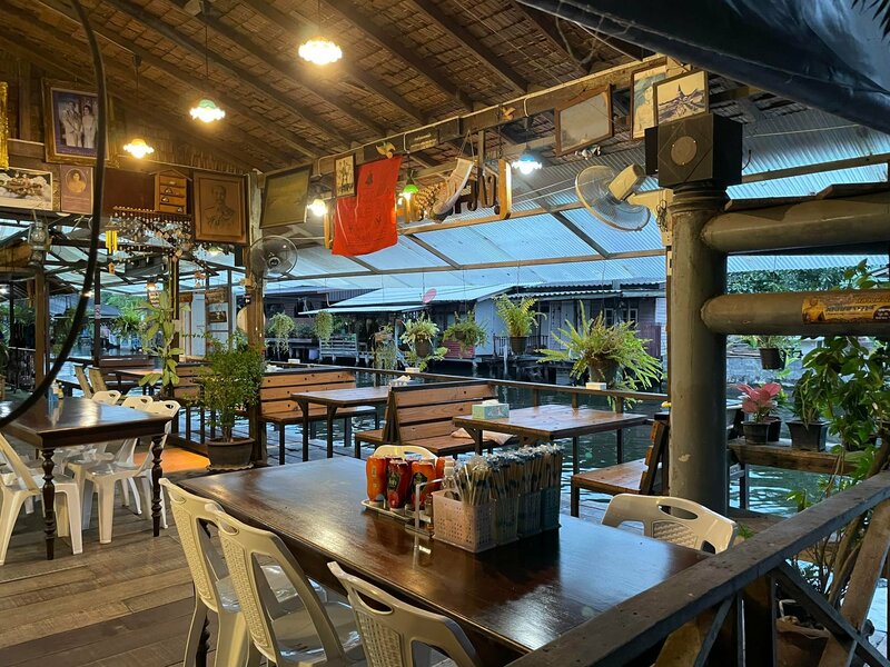 top 6+ ร้านเด็ดย่านคลองบางหลวง บรรยากาศสุดคลาสสิคน่าเช็คอิน, บ้านศิลปิน คลองบางหลวง, ร้านอาหารครัวคุณอ๋อย, บ้านมวยไทย คลองบางหลวง, บ้านเพลินจิตต์ ณ คลองบางหลวง