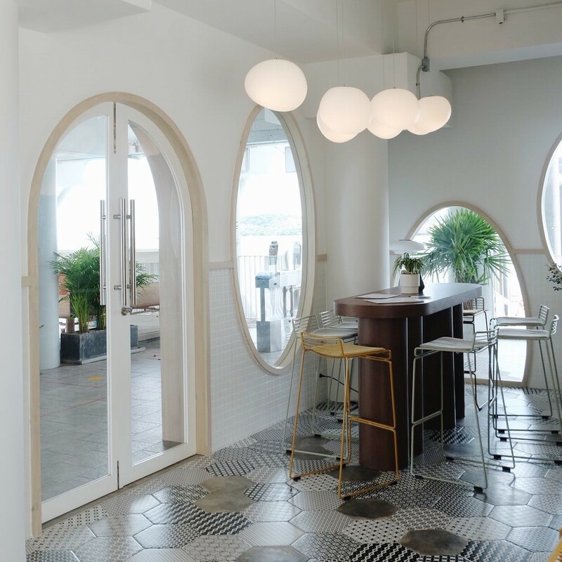 top 15+ คาเฟ่ภูเก็ตบรรยากาศดี : มีวิวทะเล ระวังพลาด ถ้าไม่มา!!