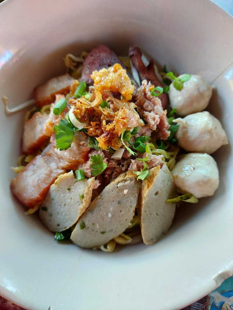 รวม 12 ร้านก๋วยเตี๋ยว สระบุรี น้ำซุปเด็ด เส้นนุ่ม เครื่องแน่น พิกัดอร่อยที่สายกินต้องแวะ!