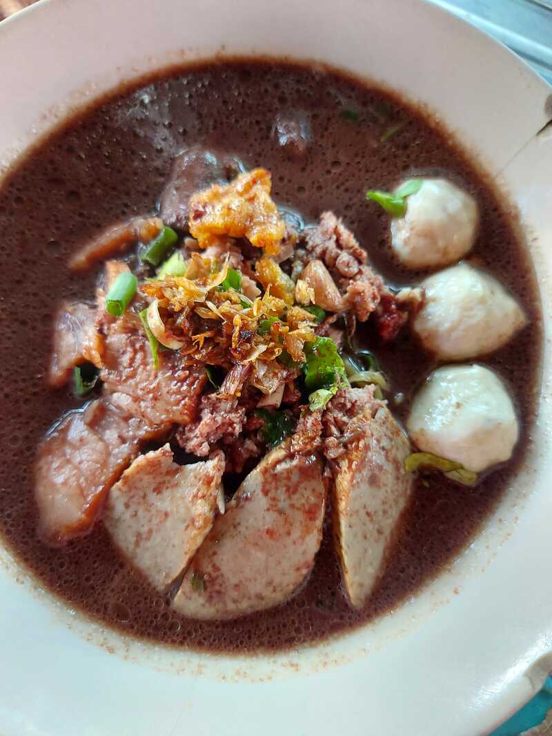 รวม 12 ร้านก๋วยเตี๋ยว สระบุรี น้ำซุปเด็ด เส้นนุ่ม เครื่องแน่น พิกัดอร่อยที่สายกินต้องแวะ!