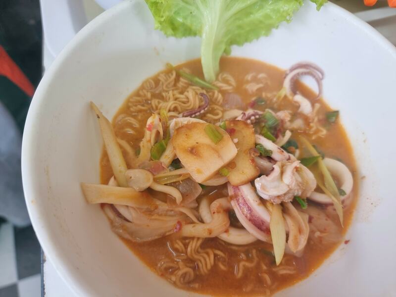 รวม 12 ร้านก๋วยเตี๋ยว สระบุรี น้ำซุปเด็ด เส้นนุ่ม เครื่องแน่น พิกัดอร่อยที่สายกินต้องแวะ!