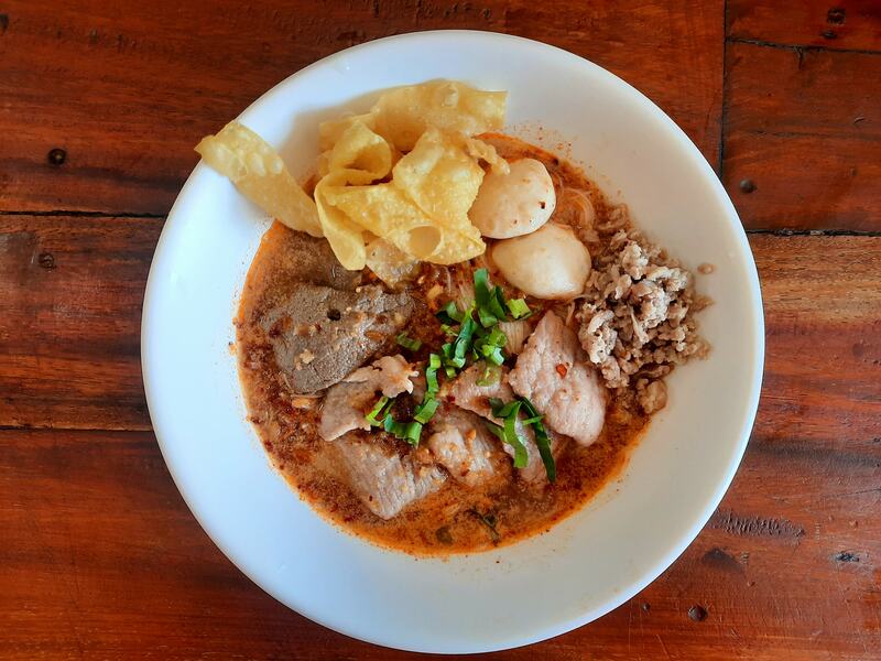 รวม 12 ร้านก๋วยเตี๋ยว สระบุรี น้ำซุปเด็ด เส้นนุ่ม เครื่องแน่น พิกัดอร่อยที่สายกินต้องแวะ!