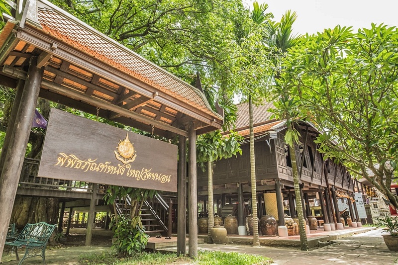 alpacahill, coro field, secret space, ตลาดน้ำดำเนินสะดวก, ถ้ำเขาบิน, ที่เที่ยว, ที่เที่ยวราชบุรี, ที่เที่ยวราชบุรี 2024, ที่เที่ยวราชบุรี 2567, ราชบุรี, วัดพระคริสตหฤทัย, วัดหนองหอย, วัดเพลง, วินเทจฟาร์ม, สถานที่ท่องเที่ยว, อัลปาก้าฮิลล์, อุทยานหินเขางู, เดอะซีนเนอรี่, เถ้าฮงไถ่, เที่ยวจังหวัดราชบุรี, เที่ยวราชบุรี, เที่ยวราชบุรี 2024, เที่ยวราชบุรี 2567, เที่ยวแม่น้ำแม่กลอง, เที่ยวใกล้กรุงเทพ, แก่งส้มแมว, โคโร่ ฟิลด์, top 30+ ที่เที่ยวราชบุรี [กรกฎาคม2024] เมืองน่าเที่ยว มนต์เสน่ห์แห่งลุ่มแม่น้ำแม่กลอง