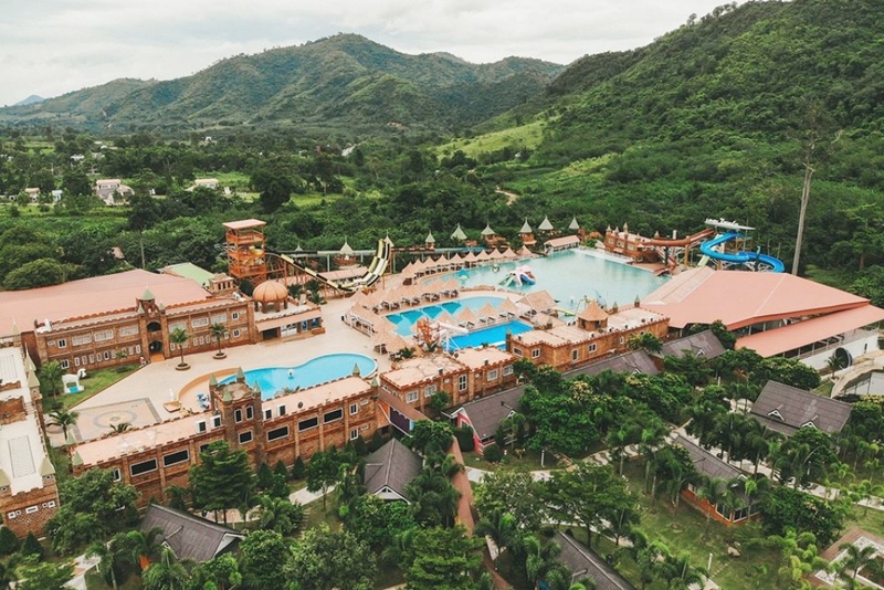 alpacahill, coro field, secret space, ตลาดน้ำดำเนินสะดวก, ถ้ำเขาบิน, ที่เที่ยว, ที่เที่ยวราชบุรี, ที่เที่ยวราชบุรี 2024, ที่เที่ยวราชบุรี 2567, ราชบุรี, วัดพระคริสตหฤทัย, วัดหนองหอย, วัดเพลง, วินเทจฟาร์ม, สถานที่ท่องเที่ยว, อัลปาก้าฮิลล์, อุทยานหินเขางู, เดอะซีนเนอรี่, เถ้าฮงไถ่, เที่ยวจังหวัดราชบุรี, เที่ยวราชบุรี, เที่ยวราชบุรี 2024, เที่ยวราชบุรี 2567, เที่ยวแม่น้ำแม่กลอง, เที่ยวใกล้กรุงเทพ, แก่งส้มแมว, โคโร่ ฟิลด์, top 30+ ที่เที่ยวราชบุรี [กรกฎาคม2024] เมืองน่าเที่ยว มนต์เสน่ห์แห่งลุ่มแม่น้ำแม่กลอง