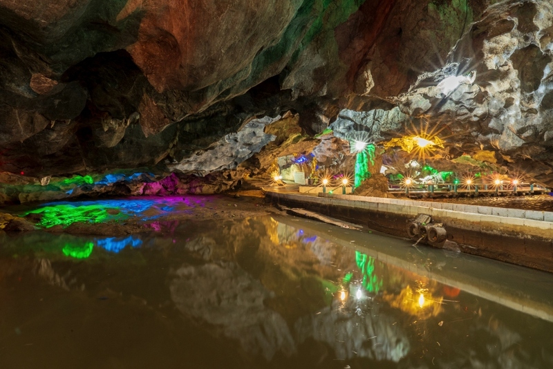 alpacahill, coro field, secret space, ตลาดน้ำดำเนินสะดวก, ถ้ำเขาบิน, ที่เที่ยว, ที่เที่ยวราชบุรี, ที่เที่ยวราชบุรี 2024, ที่เที่ยวราชบุรี 2567, ราชบุรี, วัดพระคริสตหฤทัย, วัดหนองหอย, วัดเพลง, วินเทจฟาร์ม, สถานที่ท่องเที่ยว, อัลปาก้าฮิลล์, อุทยานหินเขางู, เดอะซีนเนอรี่, เถ้าฮงไถ่, เที่ยวจังหวัดราชบุรี, เที่ยวราชบุรี, เที่ยวราชบุรี 2024, เที่ยวราชบุรี 2567, เที่ยวแม่น้ำแม่กลอง, เที่ยวใกล้กรุงเทพ, แก่งส้มแมว, โคโร่ ฟิลด์, top 30+ ที่เที่ยวราชบุรี [กรกฎาคม2024] เมืองน่าเที่ยว มนต์เสน่ห์แห่งลุ่มแม่น้ำแม่กลอง