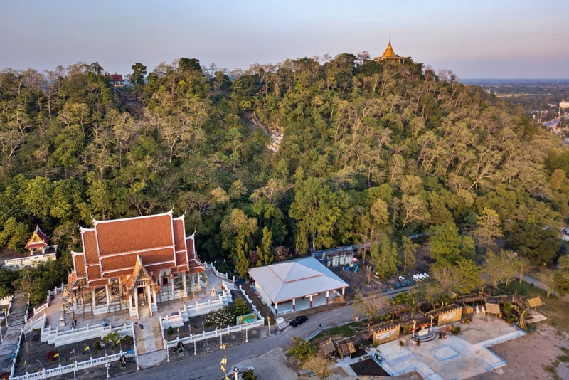 alpacahill, coro field, secret space, ตลาดน้ำดำเนินสะดวก, ถ้ำเขาบิน, ที่เที่ยว, ที่เที่ยวราชบุรี, ที่เที่ยวราชบุรี 2024, ที่เที่ยวราชบุรี 2567, ราชบุรี, วัดพระคริสตหฤทัย, วัดหนองหอย, วัดเพลง, วินเทจฟาร์ม, สถานที่ท่องเที่ยว, อัลปาก้าฮิลล์, อุทยานหินเขางู, เดอะซีนเนอรี่, เถ้าฮงไถ่, เที่ยวจังหวัดราชบุรี, เที่ยวราชบุรี, เที่ยวราชบุรี 2024, เที่ยวราชบุรี 2567, เที่ยวแม่น้ำแม่กลอง, เที่ยวใกล้กรุงเทพ, แก่งส้มแมว, โคโร่ ฟิลด์, top 30+ ที่เที่ยวราชบุรี [กรกฎาคม2024] เมืองน่าเที่ยว มนต์เสน่ห์แห่งลุ่มแม่น้ำแม่กลอง