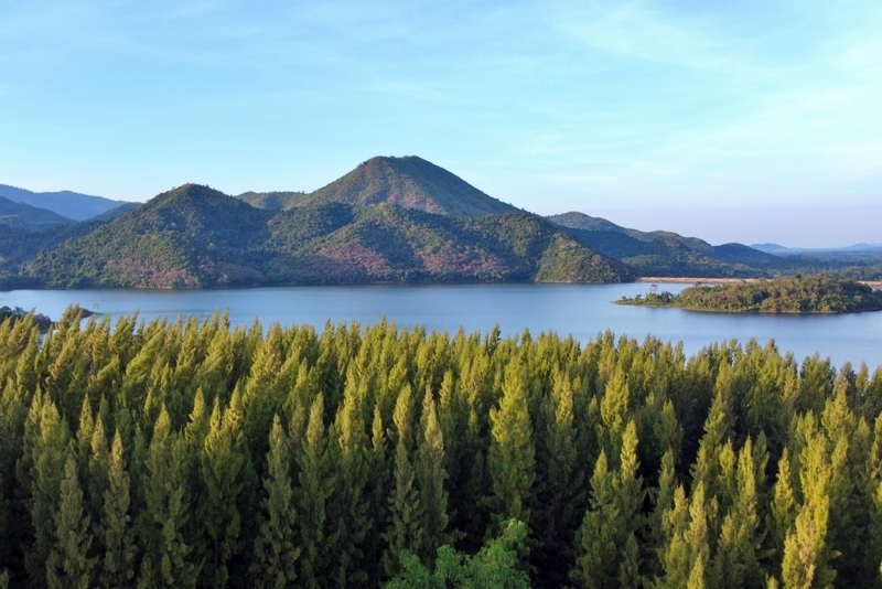 alpacahill, coro field, secret space, ตลาดน้ำดำเนินสะดวก, ถ้ำเขาบิน, ที่เที่ยว, ที่เที่ยวราชบุรี, ที่เที่ยวราชบุรี 2024, ที่เที่ยวราชบุรี 2567, ราชบุรี, วัดพระคริสตหฤทัย, วัดหนองหอย, วัดเพลง, วินเทจฟาร์ม, สถานที่ท่องเที่ยว, อัลปาก้าฮิลล์, อุทยานหินเขางู, เดอะซีนเนอรี่, เถ้าฮงไถ่, เที่ยวจังหวัดราชบุรี, เที่ยวราชบุรี, เที่ยวราชบุรี 2024, เที่ยวราชบุรี 2567, เที่ยวแม่น้ำแม่กลอง, เที่ยวใกล้กรุงเทพ, แก่งส้มแมว, โคโร่ ฟิลด์, top 30+ ที่เที่ยวราชบุรี [กรกฎาคม2024] เมืองน่าเที่ยว มนต์เสน่ห์แห่งลุ่มแม่น้ำแม่กลอง