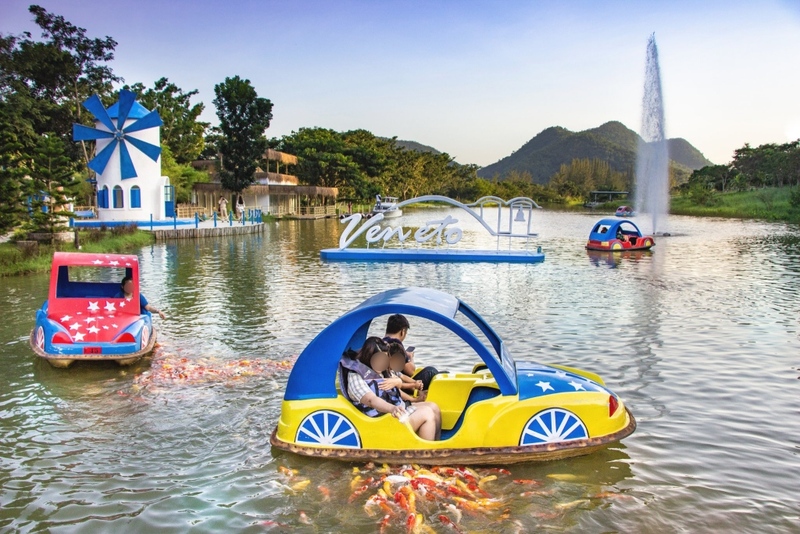 alpacahill, coro field, secret space, ตลาดน้ำดำเนินสะดวก, ถ้ำเขาบิน, ที่เที่ยว, ที่เที่ยวราชบุรี, ที่เที่ยวราชบุรี 2024, ที่เที่ยวราชบุรี 2567, ราชบุรี, วัดพระคริสตหฤทัย, วัดหนองหอย, วัดเพลง, วินเทจฟาร์ม, สถานที่ท่องเที่ยว, อัลปาก้าฮิลล์, อุทยานหินเขางู, เดอะซีนเนอรี่, เถ้าฮงไถ่, เที่ยวจังหวัดราชบุรี, เที่ยวราชบุรี, เที่ยวราชบุรี 2024, เที่ยวราชบุรี 2567, เที่ยวแม่น้ำแม่กลอง, เที่ยวใกล้กรุงเทพ, แก่งส้มแมว, โคโร่ ฟิลด์, top 30+ ที่เที่ยวราชบุรี [กรกฎาคม2024] เมืองน่าเที่ยว มนต์เสน่ห์แห่งลุ่มแม่น้ำแม่กลอง