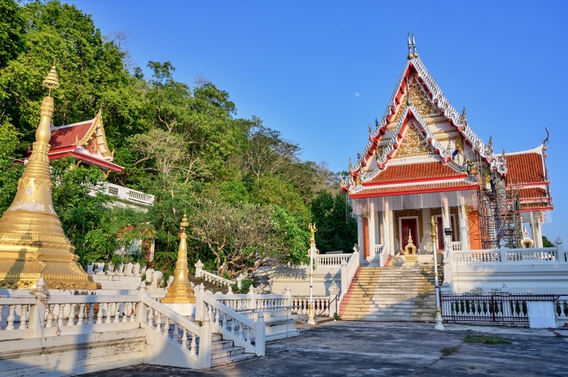 alpacahill, coro field, secret space, ตลาดน้ำดำเนินสะดวก, ถ้ำเขาบิน, ที่เที่ยว, ที่เที่ยวราชบุรี, ที่เที่ยวราชบุรี 2024, ที่เที่ยวราชบุรี 2567, ราชบุรี, วัดพระคริสตหฤทัย, วัดหนองหอย, วัดเพลง, วินเทจฟาร์ม, สถานที่ท่องเที่ยว, อัลปาก้าฮิลล์, อุทยานหินเขางู, เดอะซีนเนอรี่, เถ้าฮงไถ่, เที่ยวจังหวัดราชบุรี, เที่ยวราชบุรี, เที่ยวราชบุรี 2024, เที่ยวราชบุรี 2567, เที่ยวแม่น้ำแม่กลอง, เที่ยวใกล้กรุงเทพ, แก่งส้มแมว, โคโร่ ฟิลด์, top 30+ ที่เที่ยวราชบุรี [กรกฎาคม2024] เมืองน่าเที่ยว มนต์เสน่ห์แห่งลุ่มแม่น้ำแม่กลอง