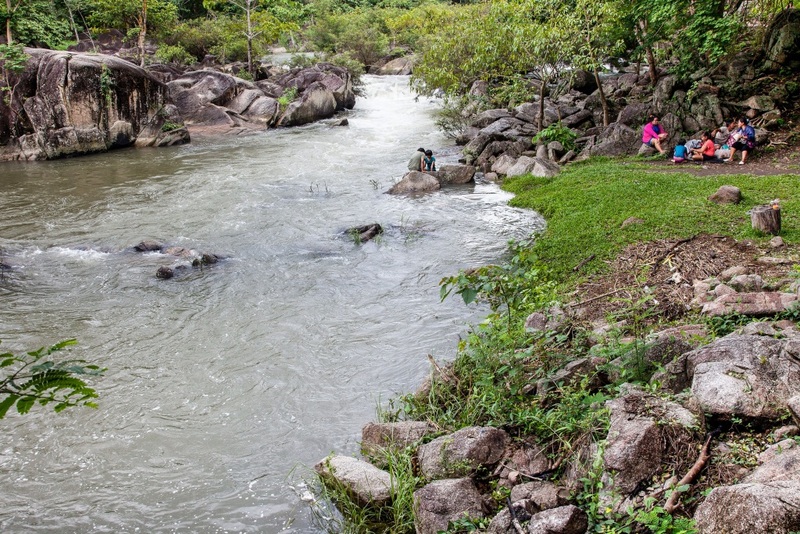 alpacahill, coro field, secret space, ตลาดน้ำดำเนินสะดวก, ถ้ำเขาบิน, ที่เที่ยว, ที่เที่ยวราชบุรี, ที่เที่ยวราชบุรี 2024, ที่เที่ยวราชบุรี 2567, ราชบุรี, วัดพระคริสตหฤทัย, วัดหนองหอย, วัดเพลง, วินเทจฟาร์ม, สถานที่ท่องเที่ยว, อัลปาก้าฮิลล์, อุทยานหินเขางู, เดอะซีนเนอรี่, เถ้าฮงไถ่, เที่ยวจังหวัดราชบุรี, เที่ยวราชบุรี, เที่ยวราชบุรี 2024, เที่ยวราชบุรี 2567, เที่ยวแม่น้ำแม่กลอง, เที่ยวใกล้กรุงเทพ, แก่งส้มแมว, โคโร่ ฟิลด์, top 30+ ที่เที่ยวราชบุรี [กรกฎาคม2024] เมืองน่าเที่ยว มนต์เสน่ห์แห่งลุ่มแม่น้ำแม่กลอง