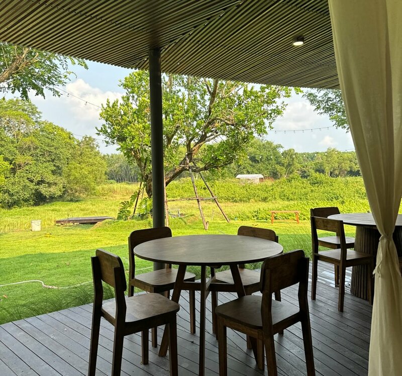 bake and more, bellinee’s rayong, guer cafe, happy camper rayong, happy camper คาเฟ่, mama don’t like espresso bar & bake lab, mhuan fun cafe & art, misahouse, phala craft coffee roasters, seaseoul cafe, she sails cafe & beach club, she sails rayong, the creeper house, triple o coffee, u cup coffee, คาเฟ่ระยอง, คาเฟ่ระยอง 2024, คาเฟ่ระยอง 2567, คาเฟ่ริมทะเล ระยอง, คาเฟ่เปิดใหม่ ระยอง, คาเฟ่ใกลฉัน, ซีโซล คาเฟ่, ปาฎี, มาม่า ดอนท์ ไลท์ คาเฟ่, มิสะเฮ้าท์, ระยอง 2024, ระยอง 2567, ระยอง คาเฟ่, ร้านปาฎี, ร้านเกื้อ, สวนก๋ง, เที่ยวระยอง, เบค แอนด์ มอร์ คาเฟ่, เบลลินี่ ระยอง, เหมือนฝัน คาเฟ่, top 15+ คาเฟ่ระยอง [กรกฎาคม 2024] นั่งจิบชากาแฟ ทานเบเกอรี่ ดื่มด่ำธรรมชาติ รับลมริมทะเล