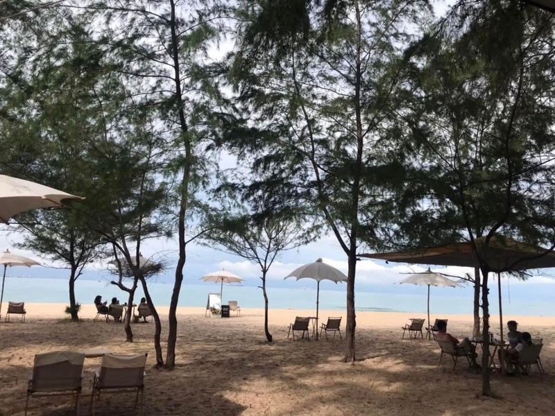 bake and more, bellinee’s rayong, guer cafe, happy camper rayong, happy camper คาเฟ่, mama don’t like espresso bar & bake lab, mhuan fun cafe & art, misahouse, phala craft coffee roasters, seaseoul cafe, she sails cafe & beach club, she sails rayong, the creeper house, triple o coffee, u cup coffee, คาเฟ่ระยอง, คาเฟ่ระยอง 2024, คาเฟ่ระยอง 2567, คาเฟ่ริมทะเล ระยอง, คาเฟ่เปิดใหม่ ระยอง, คาเฟ่ใกลฉัน, ซีโซล คาเฟ่, ปาฎี, มาม่า ดอนท์ ไลท์ คาเฟ่, มิสะเฮ้าท์, ระยอง 2024, ระยอง 2567, ระยอง คาเฟ่, ร้านปาฎี, ร้านเกื้อ, สวนก๋ง, เที่ยวระยอง, เบค แอนด์ มอร์ คาเฟ่, เบลลินี่ ระยอง, เหมือนฝัน คาเฟ่, top 15+ คาเฟ่ระยอง [กรกฎาคม 2024] นั่งจิบชากาแฟ ทานเบเกอรี่ ดื่มด่ำธรรมชาติ รับลมริมทะเล