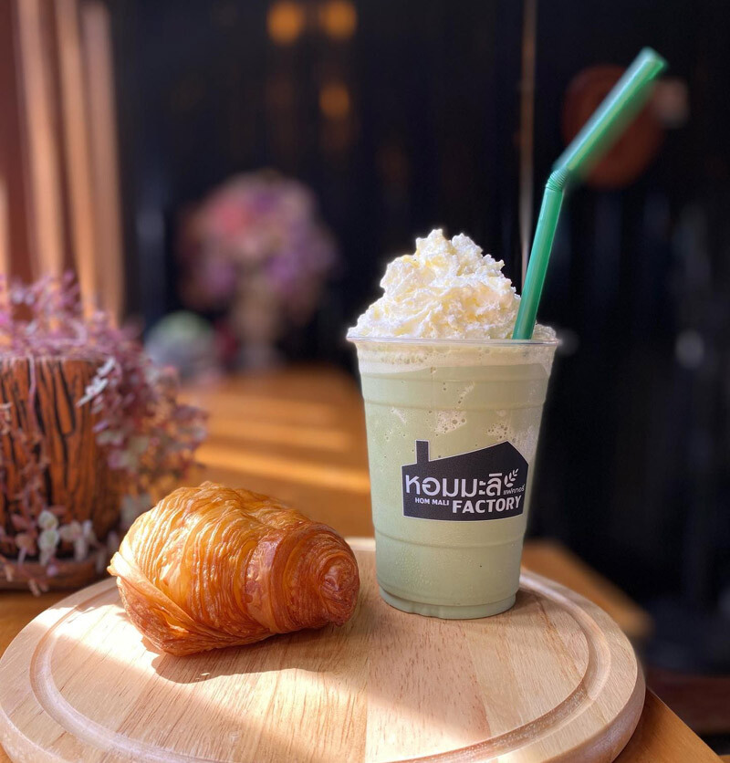 top 10+ คาเฟ่สุรินทร์ 2567 คาเฟ่ทุ่งนาสุรินทร์ บรรยากาศดี วิวสุดปัง ถ่ายรูปสวย