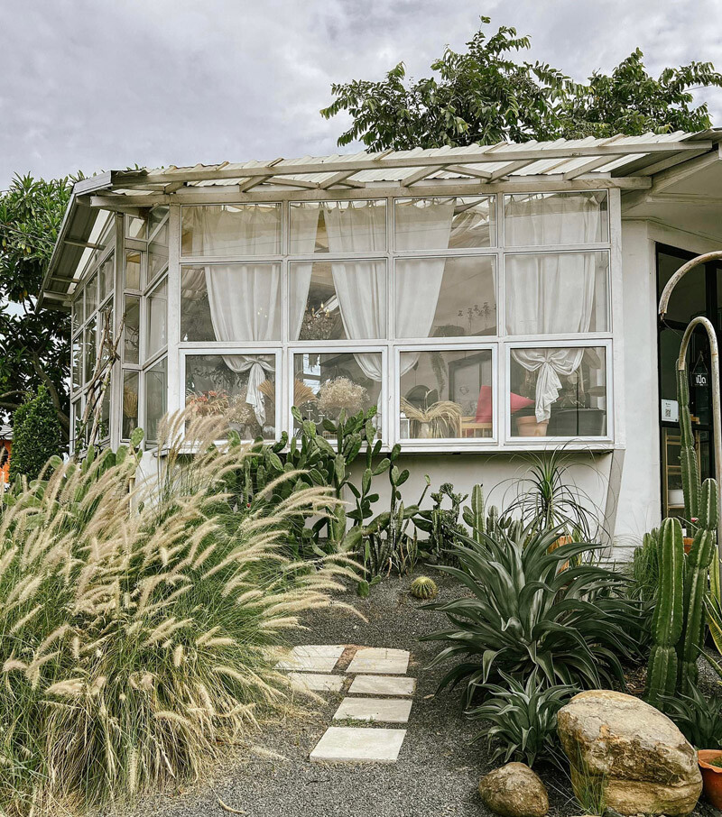 top 10+ คาเฟ่สุรินทร์ 2567 คาเฟ่ทุ่งนาสุรินทร์ บรรยากาศดี วิวสุดปัง ถ่ายรูปสวย