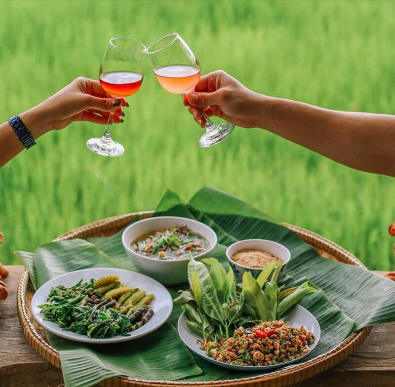 top 10+ คาเฟ่สุรินทร์ 2567 คาเฟ่ทุ่งนาสุรินทร์ บรรยากาศดี วิวสุดปัง ถ่ายรูปสวย