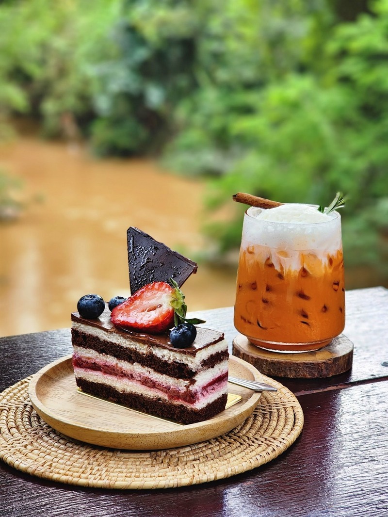 baan zaka cafe, daydreaming cafe, khaam khaoyai, like a mountain, pirom cafe, rosebay home cooking café, tara cafe, the birder’s lodge cafe, the birder’s lodge café & grill, the creek, the creek khao yai, trot cafe khaoyai, yellow submarine coffee tank, ขาม เขาใหญ่, คาเฟ่ปากช่อง, คาเฟ่เขาใหญ่, คาเฟ่เขาใหญ่ 2024, คาเฟ่เขาใหญ่ 2567, คาเฟ่เขาใหญ่สวย ๆ, ทร็อต คาเฟ่ เขาใหญ่, ทาราคาเฟ่, ธารา คาเฟ่ เขาใหญ่, บ้านซาก้า ปากช่อง, บ้านซาก้า เขาใหญ่, บ้านนอก คาเฟ่, บ้านนอกคอกนา, บ้านนอกคอกนา เขาใหญ่, ภิรมณ์ คาเฟ่, เดย์ดรีมมิ่ง เขาใหญ่, เดอะครีก ปากช่อง, เดอะครีก เขาใหญ่, เอล คาเฟ่ เขาใหญ่, top 20+ คาเฟ่ เขาใหญ่-ปากช่อง [กรกฎาคม 2024] น่านั่ง บรรยากาศดี ถ่ายรูปสวย