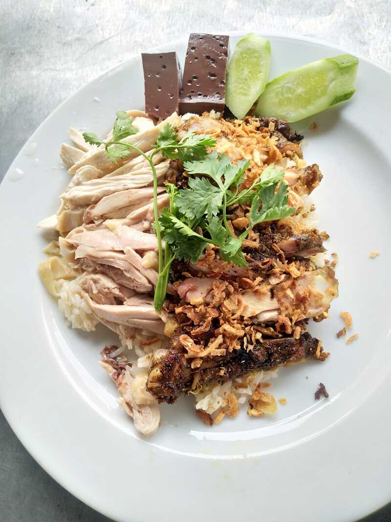 top 8+ ร้านข้าวมันไก่จานใหญ่ให้เยอะ เนื้อไก่ชิ้นโตไก่นิ่มฟินเว่อร์