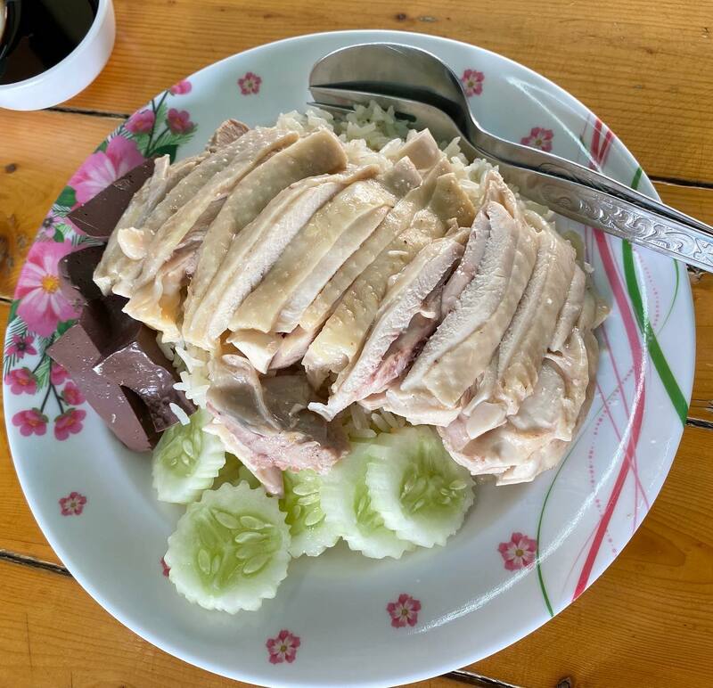 top 8+ ร้านข้าวมันไก่จานใหญ่ให้เยอะ เนื้อไก่ชิ้นโตไก่นิ่มฟินเว่อร์