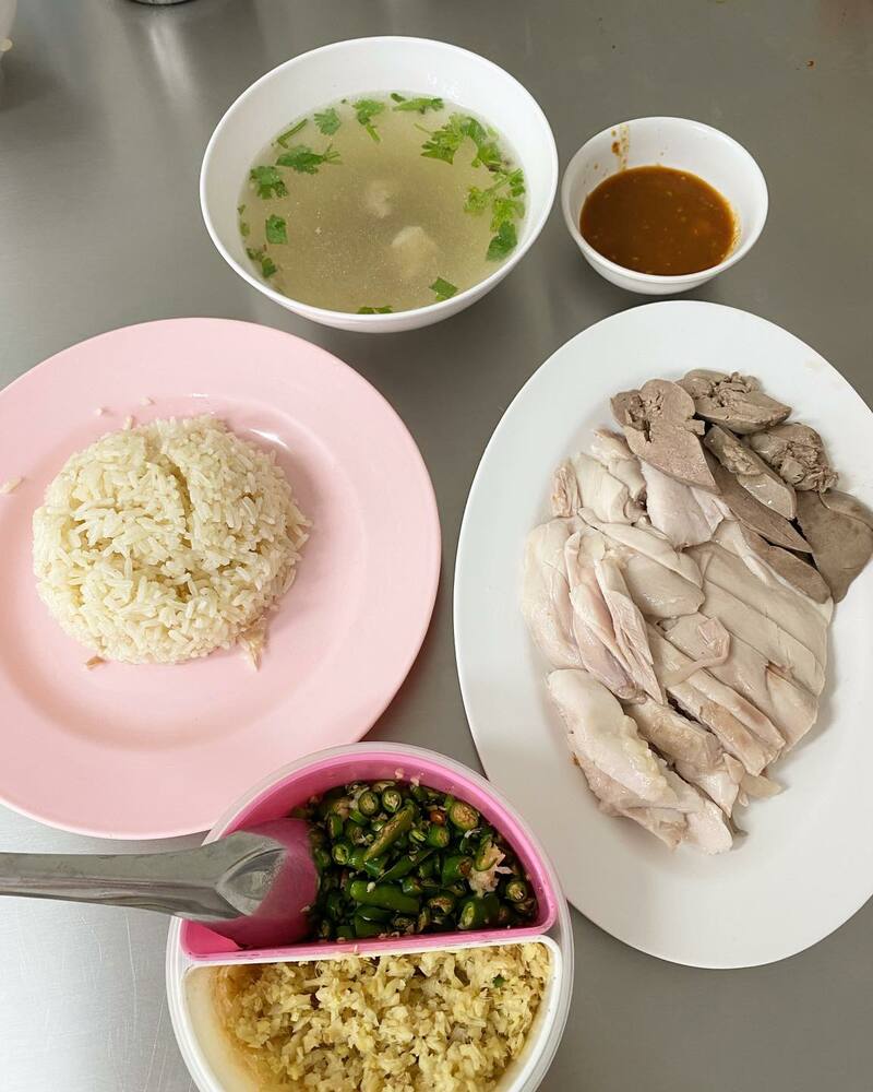 top 8+ ร้านข้าวมันไก่จานใหญ่ให้เยอะ เนื้อไก่ชิ้นโตไก่นิ่มฟินเว่อร์