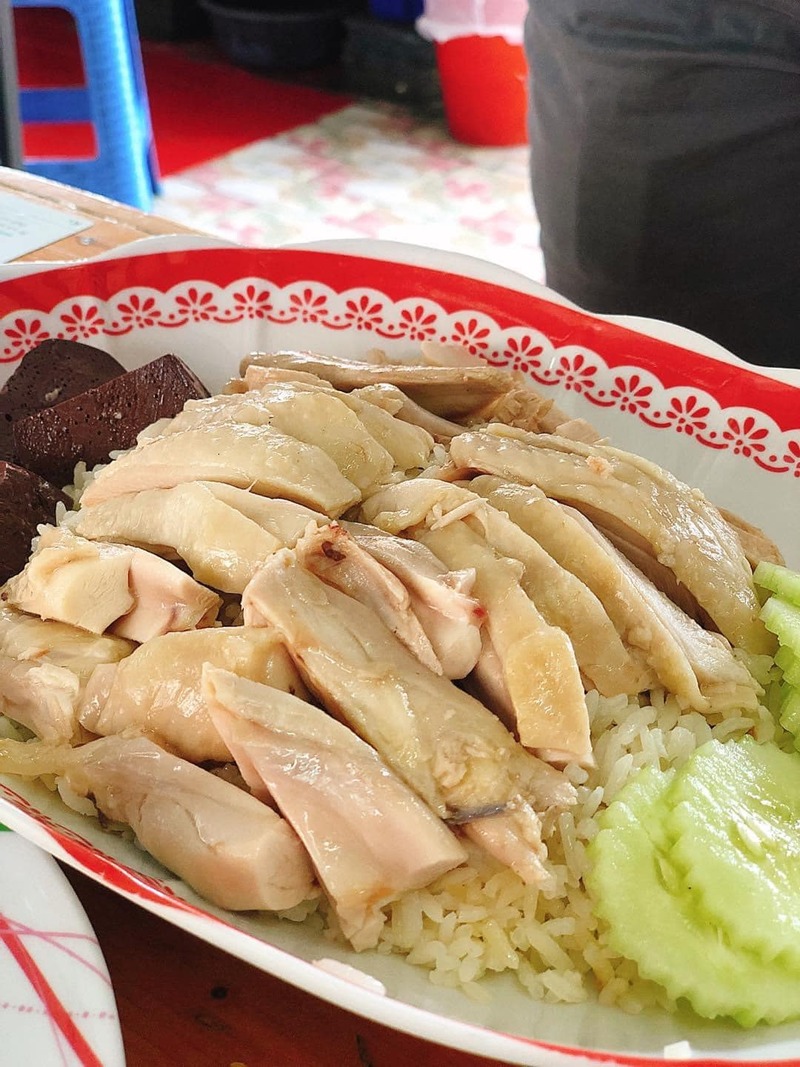 top 8+ ร้านข้าวมันไก่จานใหญ่ให้เยอะ เนื้อไก่ชิ้นโตไก่นิ่มฟินเว่อร์