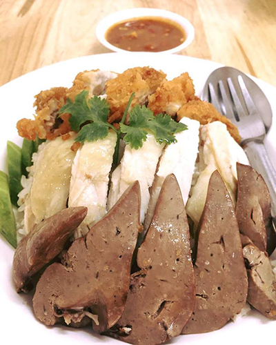 top 8+ ร้านข้าวมันไก่จานใหญ่ให้เยอะ เนื้อไก่ชิ้นโตไก่นิ่มฟินเว่อร์