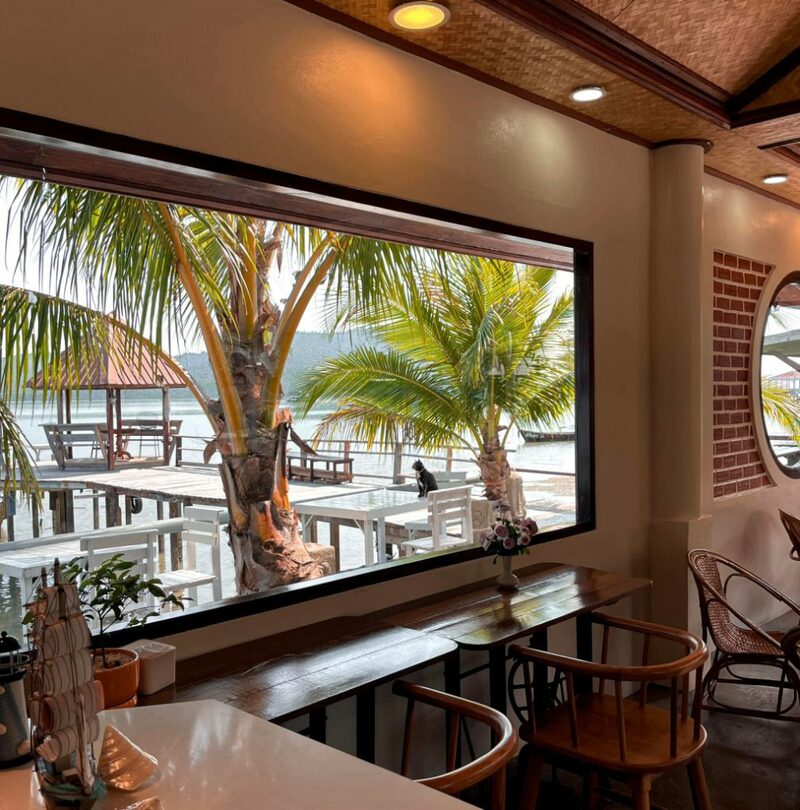 [hkolu8ik, ban leng coffee, bangjiam backyard cafe, bix cafe, cafe phuket, campus coffee roaster, cheevit cheeva, coming home cafe, coming home cafe & seascape, cozy cafe phuket, day & night of phuket, hohiho phuket, hohiho restaurant & cafe phuket, hommori, hosay bowl, hosay bowl phuket town, jule cafe, jule coffee co, lay cafe phuket, ma doo bua cafe, phuket view point cafe, pink cafe phuket, refresh cafe, roôf pudding & cafe, samutr bar, sea clam cafe & bistro, smile bar, smile restaurant, starbucks arinara, tarzan seaside cafe, the beach by starbucks, the cozy cafe phuket, the ruby sea cafe, tree monkeys restaurant, waylany kids cafe, คาเฟ่ สี, คาเฟ่ ใกล้ฉัน, คาเฟ่จังหวัดภูเก็ต, คาเฟ่ต้นไม้, คาเฟ่ภูเก็ต, คาเฟ่ภูเก็ต 2023, คาเฟ่ภูเก็ต 2566, คาเฟ่ริมทะเลภูเก็ต, คาเฟ่ลับภูเก็ต, คาเฟ่เปิดใหม่, คาเฟ่เปิดใหม่ภูเก็ต, คาเฟ่ใกล้ฉัน, คาเฟ่ในภูเก็ต, คาเฟ่ในภูเก็ต 2023, คาเฟ่ในภูเก็ต 2566, ชีวิตชีวา คาเฟ่, ทรีมังกี้ส์, บ้านสีครามคาเฟ่, บ้านเลงคาเฟ่, ภูเก็ต, มาดูบัว คาเฟ่, ย่านเมืองเก่าภูเก็ต, สตาร์บัคริมทะเล, สมุทรบาร์, โฮมโมริ, top 25+ คาเฟ่ภูเก็ต [กรกฎาคม 2024] ชิมอาหารรสเด็ด ดื่มกาแฟดี ท่ามกลางบรรยากาศสุดชิลล์บนเกาะ