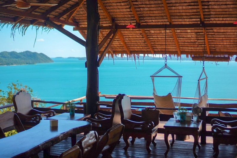 [hkolu8ik, ban leng coffee, bangjiam backyard cafe, bix cafe, cafe phuket, campus coffee roaster, cheevit cheeva, coming home cafe, coming home cafe & seascape, cozy cafe phuket, day & night of phuket, hohiho phuket, hohiho restaurant & cafe phuket, hommori, hosay bowl, hosay bowl phuket town, jule cafe, jule coffee co, lay cafe phuket, ma doo bua cafe, phuket view point cafe, pink cafe phuket, refresh cafe, roôf pudding & cafe, samutr bar, sea clam cafe & bistro, smile bar, smile restaurant, starbucks arinara, tarzan seaside cafe, the beach by starbucks, the cozy cafe phuket, the ruby sea cafe, tree monkeys restaurant, waylany kids cafe, คาเฟ่ สี, คาเฟ่ ใกล้ฉัน, คาเฟ่จังหวัดภูเก็ต, คาเฟ่ต้นไม้, คาเฟ่ภูเก็ต, คาเฟ่ภูเก็ต 2023, คาเฟ่ภูเก็ต 2566, คาเฟ่ริมทะเลภูเก็ต, คาเฟ่ลับภูเก็ต, คาเฟ่เปิดใหม่, คาเฟ่เปิดใหม่ภูเก็ต, คาเฟ่ใกล้ฉัน, คาเฟ่ในภูเก็ต, คาเฟ่ในภูเก็ต 2023, คาเฟ่ในภูเก็ต 2566, ชีวิตชีวา คาเฟ่, ทรีมังกี้ส์, บ้านสีครามคาเฟ่, บ้านเลงคาเฟ่, ภูเก็ต, มาดูบัว คาเฟ่, ย่านเมืองเก่าภูเก็ต, สตาร์บัคริมทะเล, สมุทรบาร์, โฮมโมริ, top 25+ คาเฟ่ภูเก็ต [กรกฎาคม 2024] ชิมอาหารรสเด็ด ดื่มกาแฟดี ท่ามกลางบรรยากาศสุดชิลล์บนเกาะ