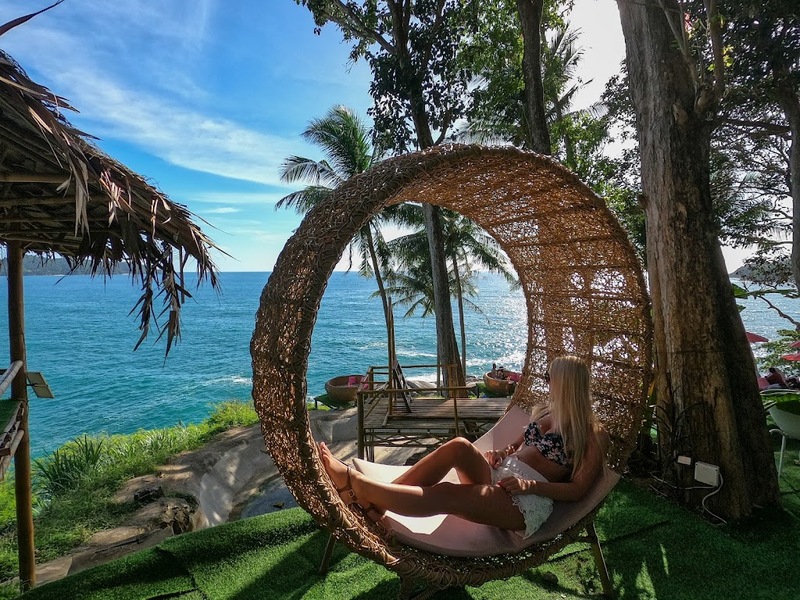 [hkolu8ik, ban leng coffee, bangjiam backyard cafe, bix cafe, cafe phuket, campus coffee roaster, cheevit cheeva, coming home cafe, coming home cafe & seascape, cozy cafe phuket, day & night of phuket, hohiho phuket, hohiho restaurant & cafe phuket, hommori, hosay bowl, hosay bowl phuket town, jule cafe, jule coffee co, lay cafe phuket, ma doo bua cafe, phuket view point cafe, pink cafe phuket, refresh cafe, roôf pudding & cafe, samutr bar, sea clam cafe & bistro, smile bar, smile restaurant, starbucks arinara, tarzan seaside cafe, the beach by starbucks, the cozy cafe phuket, the ruby sea cafe, tree monkeys restaurant, waylany kids cafe, คาเฟ่ สี, คาเฟ่ ใกล้ฉัน, คาเฟ่จังหวัดภูเก็ต, คาเฟ่ต้นไม้, คาเฟ่ภูเก็ต, คาเฟ่ภูเก็ต 2023, คาเฟ่ภูเก็ต 2566, คาเฟ่ริมทะเลภูเก็ต, คาเฟ่ลับภูเก็ต, คาเฟ่เปิดใหม่, คาเฟ่เปิดใหม่ภูเก็ต, คาเฟ่ใกล้ฉัน, คาเฟ่ในภูเก็ต, คาเฟ่ในภูเก็ต 2023, คาเฟ่ในภูเก็ต 2566, ชีวิตชีวา คาเฟ่, ทรีมังกี้ส์, บ้านสีครามคาเฟ่, บ้านเลงคาเฟ่, ภูเก็ต, มาดูบัว คาเฟ่, ย่านเมืองเก่าภูเก็ต, สตาร์บัคริมทะเล, สมุทรบาร์, โฮมโมริ, top 25+ คาเฟ่ภูเก็ต [กรกฎาคม 2024] ชิมอาหารรสเด็ด ดื่มกาแฟดี ท่ามกลางบรรยากาศสุดชิลล์บนเกาะ