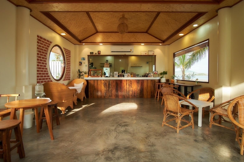 [hkolu8ik, ban leng coffee, bangjiam backyard cafe, bix cafe, cafe phuket, campus coffee roaster, cheevit cheeva, coming home cafe, coming home cafe & seascape, cozy cafe phuket, day & night of phuket, hohiho phuket, hohiho restaurant & cafe phuket, hommori, hosay bowl, hosay bowl phuket town, jule cafe, jule coffee co, lay cafe phuket, ma doo bua cafe, phuket view point cafe, pink cafe phuket, refresh cafe, roôf pudding & cafe, samutr bar, sea clam cafe & bistro, smile bar, smile restaurant, starbucks arinara, tarzan seaside cafe, the beach by starbucks, the cozy cafe phuket, the ruby sea cafe, tree monkeys restaurant, waylany kids cafe, คาเฟ่ สี, คาเฟ่ ใกล้ฉัน, คาเฟ่จังหวัดภูเก็ต, คาเฟ่ต้นไม้, คาเฟ่ภูเก็ต, คาเฟ่ภูเก็ต 2023, คาเฟ่ภูเก็ต 2566, คาเฟ่ริมทะเลภูเก็ต, คาเฟ่ลับภูเก็ต, คาเฟ่เปิดใหม่, คาเฟ่เปิดใหม่ภูเก็ต, คาเฟ่ใกล้ฉัน, คาเฟ่ในภูเก็ต, คาเฟ่ในภูเก็ต 2023, คาเฟ่ในภูเก็ต 2566, ชีวิตชีวา คาเฟ่, ทรีมังกี้ส์, บ้านสีครามคาเฟ่, บ้านเลงคาเฟ่, ภูเก็ต, มาดูบัว คาเฟ่, ย่านเมืองเก่าภูเก็ต, สตาร์บัคริมทะเล, สมุทรบาร์, โฮมโมริ, top 25+ คาเฟ่ภูเก็ต [กรกฎาคม 2024] ชิมอาหารรสเด็ด ดื่มกาแฟดี ท่ามกลางบรรยากาศสุดชิลล์บนเกาะ