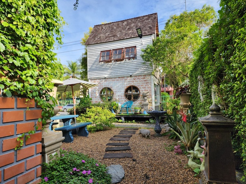 [hkolu8ik, ban leng coffee, bangjiam backyard cafe, bix cafe, cafe phuket, campus coffee roaster, cheevit cheeva, coming home cafe, coming home cafe & seascape, cozy cafe phuket, day & night of phuket, hohiho phuket, hohiho restaurant & cafe phuket, hommori, hosay bowl, hosay bowl phuket town, jule cafe, jule coffee co, lay cafe phuket, ma doo bua cafe, phuket view point cafe, pink cafe phuket, refresh cafe, roôf pudding & cafe, samutr bar, sea clam cafe & bistro, smile bar, smile restaurant, starbucks arinara, tarzan seaside cafe, the beach by starbucks, the cozy cafe phuket, the ruby sea cafe, tree monkeys restaurant, waylany kids cafe, คาเฟ่ สี, คาเฟ่ ใกล้ฉัน, คาเฟ่จังหวัดภูเก็ต, คาเฟ่ต้นไม้, คาเฟ่ภูเก็ต, คาเฟ่ภูเก็ต 2023, คาเฟ่ภูเก็ต 2566, คาเฟ่ริมทะเลภูเก็ต, คาเฟ่ลับภูเก็ต, คาเฟ่เปิดใหม่, คาเฟ่เปิดใหม่ภูเก็ต, คาเฟ่ใกล้ฉัน, คาเฟ่ในภูเก็ต, คาเฟ่ในภูเก็ต 2023, คาเฟ่ในภูเก็ต 2566, ชีวิตชีวา คาเฟ่, ทรีมังกี้ส์, บ้านสีครามคาเฟ่, บ้านเลงคาเฟ่, ภูเก็ต, มาดูบัว คาเฟ่, ย่านเมืองเก่าภูเก็ต, สตาร์บัคริมทะเล, สมุทรบาร์, โฮมโมริ, top 25+ คาเฟ่ภูเก็ต [กรกฎาคม 2024] ชิมอาหารรสเด็ด ดื่มกาแฟดี ท่ามกลางบรรยากาศสุดชิลล์บนเกาะ