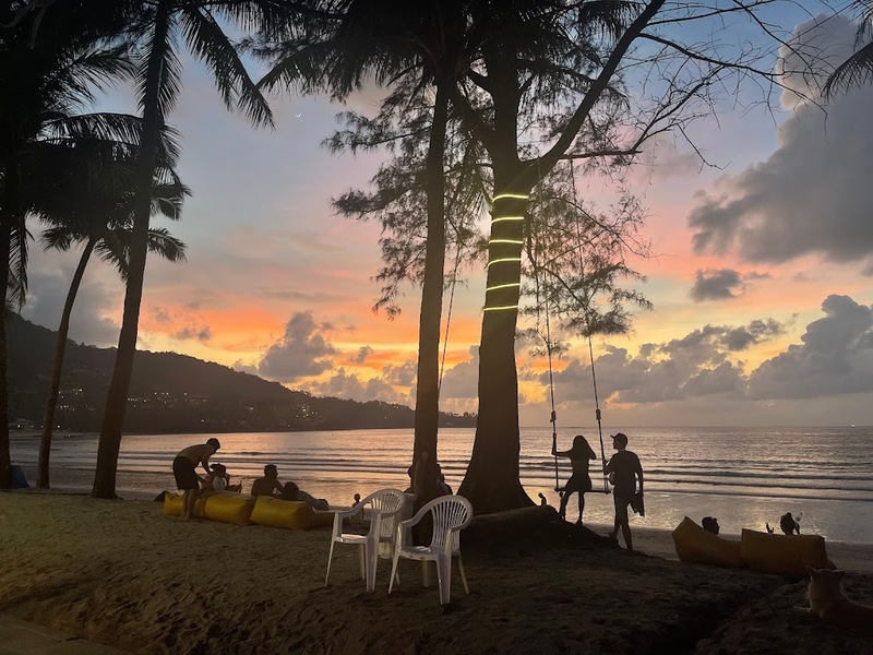 [hkolu8ik, ban leng coffee, bangjiam backyard cafe, bix cafe, cafe phuket, campus coffee roaster, cheevit cheeva, coming home cafe, coming home cafe & seascape, cozy cafe phuket, day & night of phuket, hohiho phuket, hohiho restaurant & cafe phuket, hommori, hosay bowl, hosay bowl phuket town, jule cafe, jule coffee co, lay cafe phuket, ma doo bua cafe, phuket view point cafe, pink cafe phuket, refresh cafe, roôf pudding & cafe, samutr bar, sea clam cafe & bistro, smile bar, smile restaurant, starbucks arinara, tarzan seaside cafe, the beach by starbucks, the cozy cafe phuket, the ruby sea cafe, tree monkeys restaurant, waylany kids cafe, คาเฟ่ สี, คาเฟ่ ใกล้ฉัน, คาเฟ่จังหวัดภูเก็ต, คาเฟ่ต้นไม้, คาเฟ่ภูเก็ต, คาเฟ่ภูเก็ต 2023, คาเฟ่ภูเก็ต 2566, คาเฟ่ริมทะเลภูเก็ต, คาเฟ่ลับภูเก็ต, คาเฟ่เปิดใหม่, คาเฟ่เปิดใหม่ภูเก็ต, คาเฟ่ใกล้ฉัน, คาเฟ่ในภูเก็ต, คาเฟ่ในภูเก็ต 2023, คาเฟ่ในภูเก็ต 2566, ชีวิตชีวา คาเฟ่, ทรีมังกี้ส์, บ้านสีครามคาเฟ่, บ้านเลงคาเฟ่, ภูเก็ต, มาดูบัว คาเฟ่, ย่านเมืองเก่าภูเก็ต, สตาร์บัคริมทะเล, สมุทรบาร์, โฮมโมริ, top 25+ คาเฟ่ภูเก็ต [กรกฎาคม 2024] ชิมอาหารรสเด็ด ดื่มกาแฟดี ท่ามกลางบรรยากาศสุดชิลล์บนเกาะ