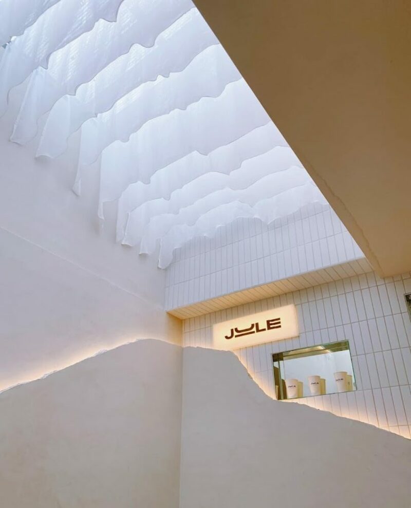 [hkolu8ik, ban leng coffee, bangjiam backyard cafe, bix cafe, cafe phuket, campus coffee roaster, cheevit cheeva, coming home cafe, coming home cafe & seascape, cozy cafe phuket, day & night of phuket, hohiho phuket, hohiho restaurant & cafe phuket, hommori, hosay bowl, hosay bowl phuket town, jule cafe, jule coffee co, lay cafe phuket, ma doo bua cafe, phuket view point cafe, pink cafe phuket, refresh cafe, roôf pudding & cafe, samutr bar, sea clam cafe & bistro, smile bar, smile restaurant, starbucks arinara, tarzan seaside cafe, the beach by starbucks, the cozy cafe phuket, the ruby sea cafe, tree monkeys restaurant, waylany kids cafe, คาเฟ่ สี, คาเฟ่ ใกล้ฉัน, คาเฟ่จังหวัดภูเก็ต, คาเฟ่ต้นไม้, คาเฟ่ภูเก็ต, คาเฟ่ภูเก็ต 2023, คาเฟ่ภูเก็ต 2566, คาเฟ่ริมทะเลภูเก็ต, คาเฟ่ลับภูเก็ต, คาเฟ่เปิดใหม่, คาเฟ่เปิดใหม่ภูเก็ต, คาเฟ่ใกล้ฉัน, คาเฟ่ในภูเก็ต, คาเฟ่ในภูเก็ต 2023, คาเฟ่ในภูเก็ต 2566, ชีวิตชีวา คาเฟ่, ทรีมังกี้ส์, บ้านสีครามคาเฟ่, บ้านเลงคาเฟ่, ภูเก็ต, มาดูบัว คาเฟ่, ย่านเมืองเก่าภูเก็ต, สตาร์บัคริมทะเล, สมุทรบาร์, โฮมโมริ, top 25+ คาเฟ่ภูเก็ต [กรกฎาคม 2024] ชิมอาหารรสเด็ด ดื่มกาแฟดี ท่ามกลางบรรยากาศสุดชิลล์บนเกาะ