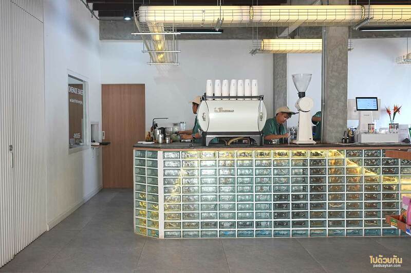 คาเฟ่ปทุมธานี, r house, คาเฟ่ลำลูกา, r house  คาเฟ่มินิมอล แสงดีเว่อ ย่านลำลูกกา