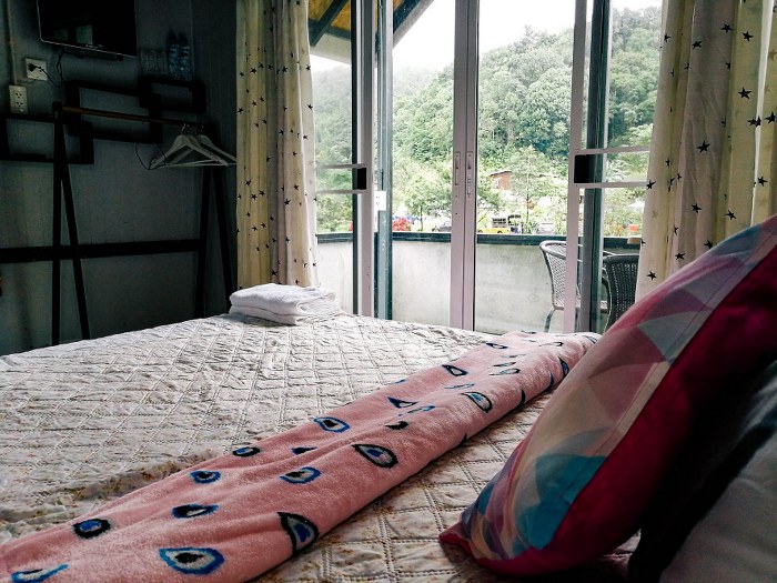 top 12+ ที่พักบ้านอีต่อง 2024 เหมืองปิล๊อก นอนพักกลางหุบเขา ใกล้ชิดธรรมชาติ