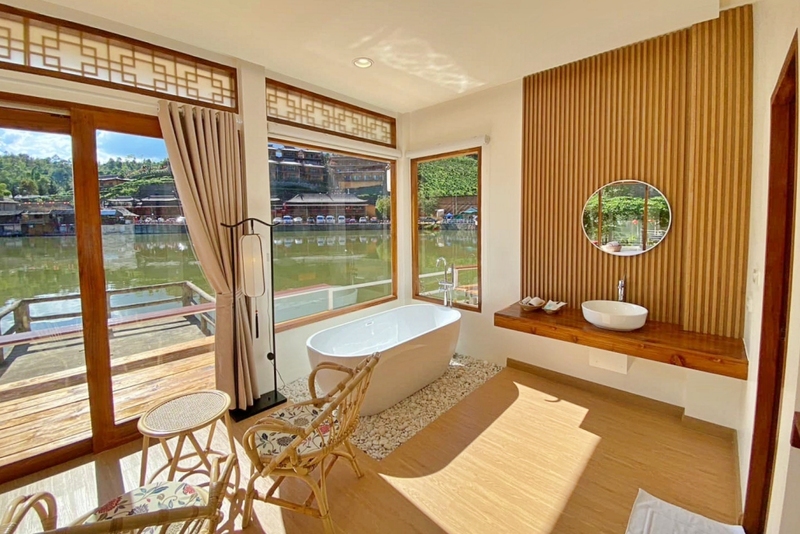 ที่พักบ้านรักไทย, ที่พักบ้านรักไทย 2022, ที่พักบ้านรักไทย 2565, ที่พักบ้านรักไทย แม่ฮ่องสอน 2565, ที่พักหมู่บ้านรักไทย, ที่พักหมู่บ้านรักไทย 2022, ที่พักหมู่บ้านรักไทย 2565, บ้านรักไทย แม่ฮ่องสอน, top 6+ ที่พัก บ้านรักไทย แม่ฮ่องสอน [กรกฎาคม 2024] เที่ยวหมู่บ้านชาวจีนยูนนาน ริมทะเลสาบกลางหุบเขา