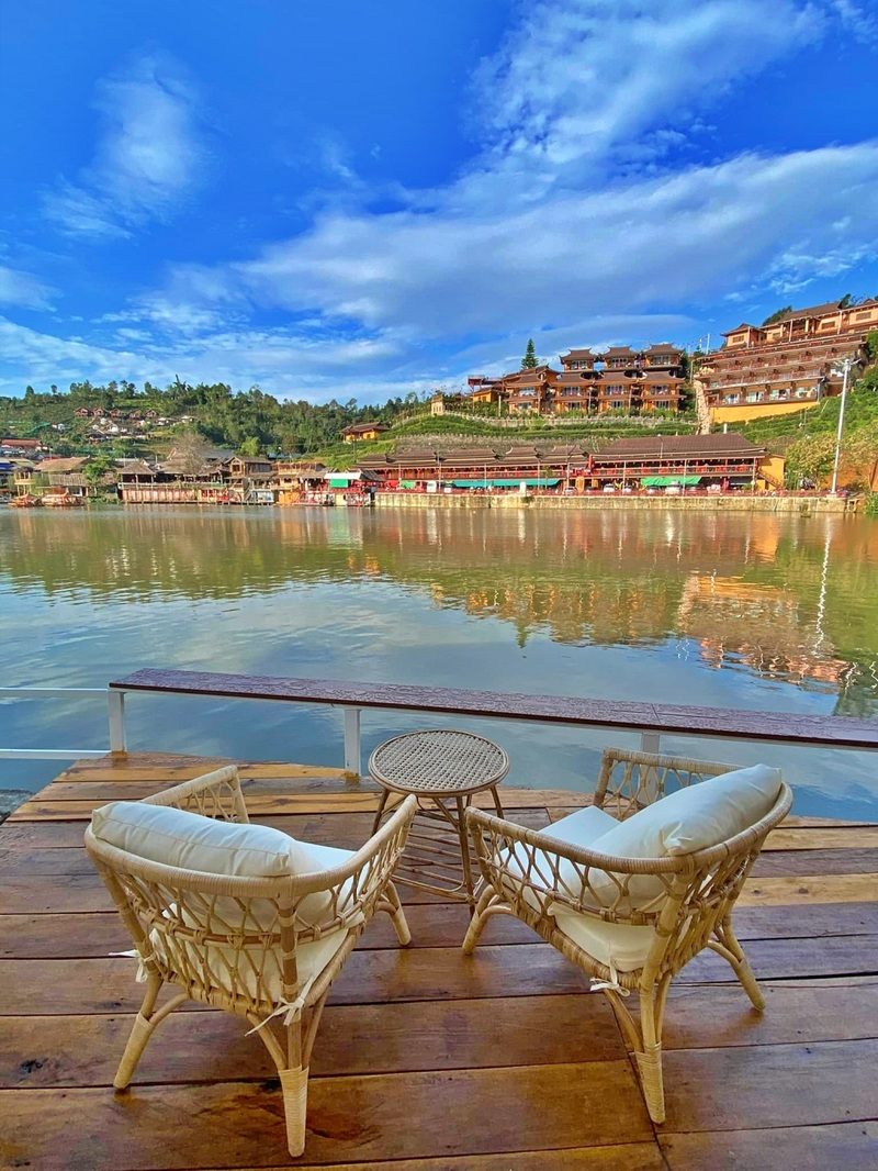 ที่พักบ้านรักไทย, ที่พักบ้านรักไทย 2022, ที่พักบ้านรักไทย 2565, ที่พักบ้านรักไทย แม่ฮ่องสอน 2565, ที่พักหมู่บ้านรักไทย, ที่พักหมู่บ้านรักไทย 2022, ที่พักหมู่บ้านรักไทย 2565, บ้านรักไทย แม่ฮ่องสอน, top 6+ ที่พัก บ้านรักไทย แม่ฮ่องสอน [กรกฎาคม 2024] เที่ยวหมู่บ้านชาวจีนยูนนาน ริมทะเลสาบกลางหุบเขา