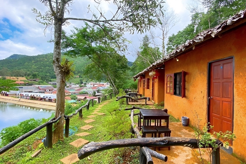 ที่พักบ้านรักไทย, ที่พักบ้านรักไทย 2022, ที่พักบ้านรักไทย 2565, ที่พักบ้านรักไทย แม่ฮ่องสอน 2565, ที่พักหมู่บ้านรักไทย, ที่พักหมู่บ้านรักไทย 2022, ที่พักหมู่บ้านรักไทย 2565, บ้านรักไทย แม่ฮ่องสอน, top 6+ ที่พัก บ้านรักไทย แม่ฮ่องสอน [กรกฎาคม 2024] เที่ยวหมู่บ้านชาวจีนยูนนาน ริมทะเลสาบกลางหุบเขา