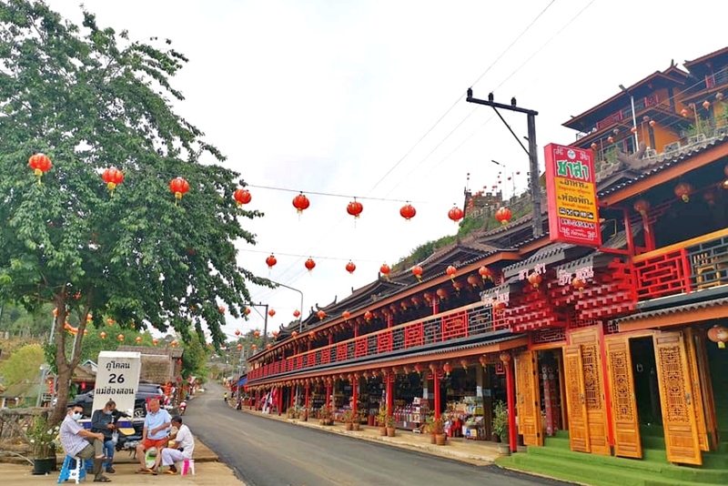 ที่พักบ้านรักไทย, ที่พักบ้านรักไทย 2022, ที่พักบ้านรักไทย 2565, ที่พักบ้านรักไทย แม่ฮ่องสอน 2565, ที่พักหมู่บ้านรักไทย, ที่พักหมู่บ้านรักไทย 2022, ที่พักหมู่บ้านรักไทย 2565, บ้านรักไทย แม่ฮ่องสอน, top 6+ ที่พัก บ้านรักไทย แม่ฮ่องสอน [กรกฎาคม 2024] เที่ยวหมู่บ้านชาวจีนยูนนาน ริมทะเลสาบกลางหุบเขา