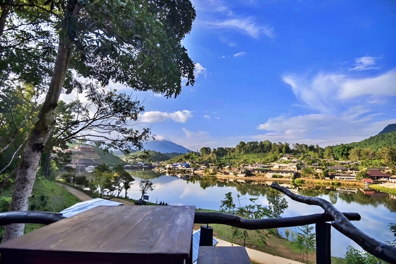 ที่พักบ้านรักไทย, ที่พักบ้านรักไทย 2022, ที่พักบ้านรักไทย 2565, ที่พักบ้านรักไทย แม่ฮ่องสอน 2565, ที่พักหมู่บ้านรักไทย, ที่พักหมู่บ้านรักไทย 2022, ที่พักหมู่บ้านรักไทย 2565, บ้านรักไทย แม่ฮ่องสอน, top 6+ ที่พัก บ้านรักไทย แม่ฮ่องสอน [กรกฎาคม 2024] เที่ยวหมู่บ้านชาวจีนยูนนาน ริมทะเลสาบกลางหุบเขา