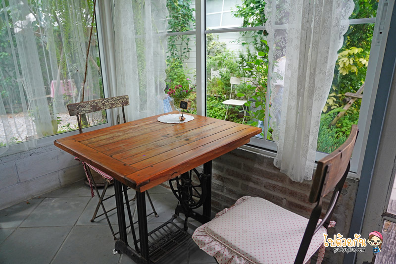 นิยายคาเฟ่, คาเฟ่ตลิ่งชัน, คาเฟ่ฝั่งธน, นิยายคาเฟ่ คาเฟ่ในสวน สไตล์วินเทจ