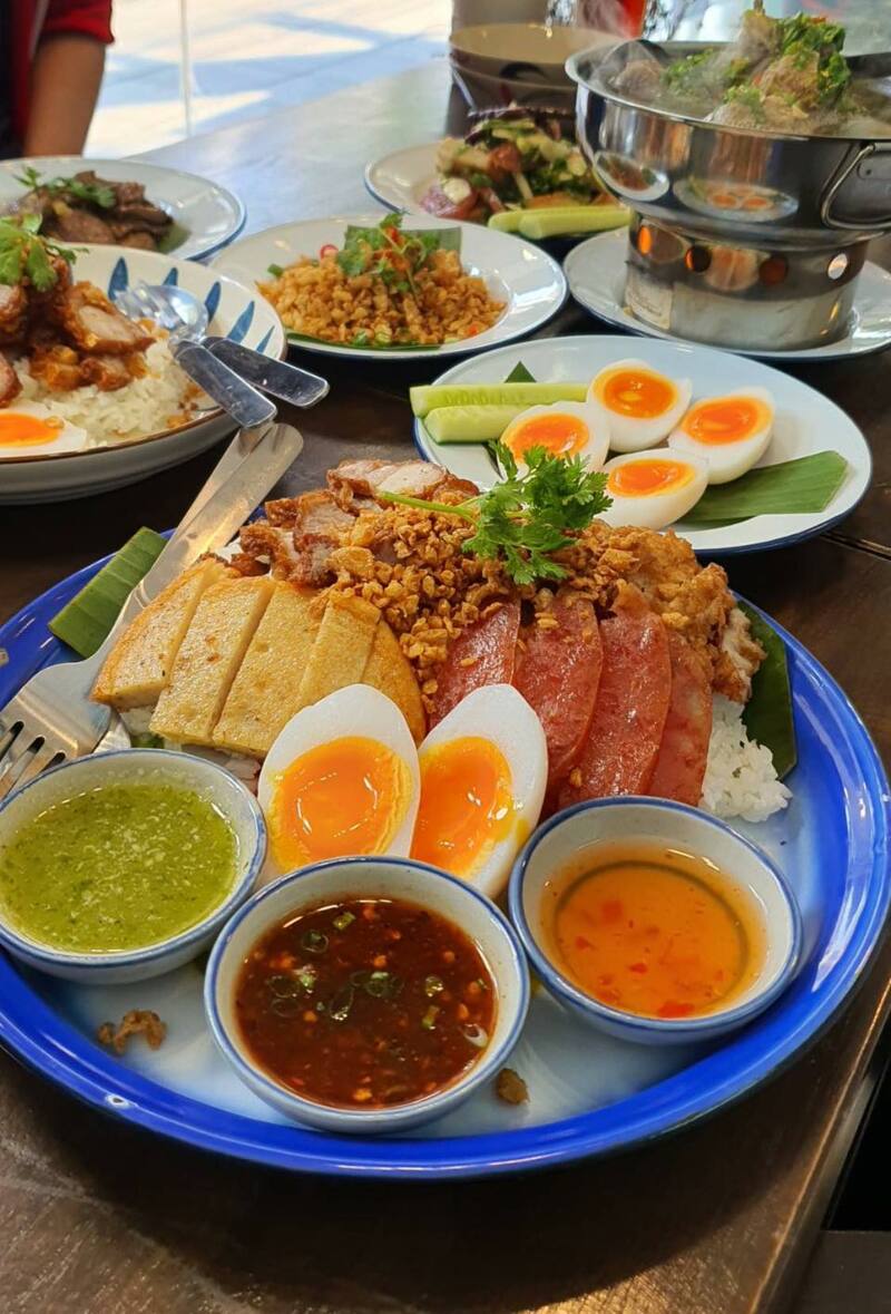 รวม 18 ร้านหมูทอด-ไก่ทอด delivery พร้อมส่งถึงบ้าน