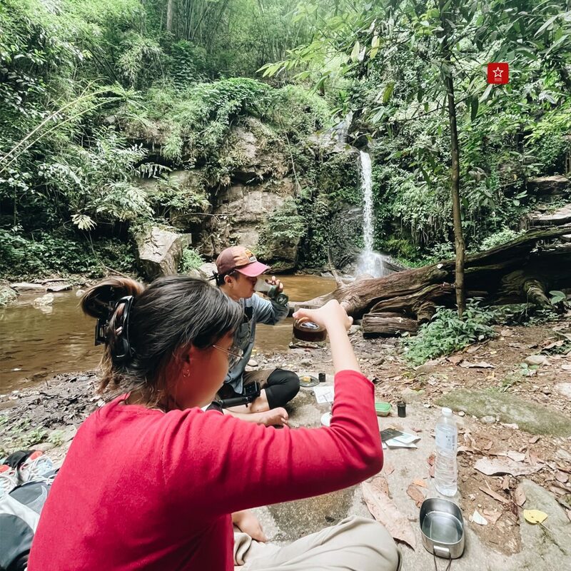 chiangmaihiking, dtac, onedaytrip, reviewchiangmai, true, truexdtac5gที่ดีกว่า, truexdtacbettertogether, ชีวิตดีกว่าเมื่อมีกันและกัน, น้ำตกมณฑาธาร, รีวิวเชียงใหม่, เชียงใหม่ไลฟ์สไตล์, เดินป่าเชียงใหม่, น้ำตกมณฑาธาร เดินป่าหน้าฝน ต้นกำเนิดจากยอดดอยปุย