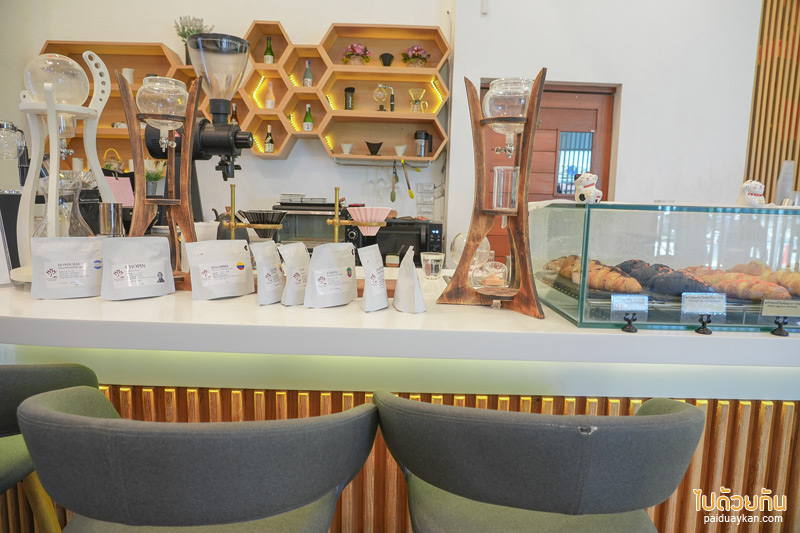 momiji specialty coffee, โมมิจิ สเปเชี่ยลตี้ คอฟฟี่, คาเฟ่ญี่ปุ่นบางแสน, คาเฟ่ญี่ปุ่นชลบุรี, momiji specialty coffee ชลบุรี คาเฟ่ในสวนสไตล์ญี่ปุ่น