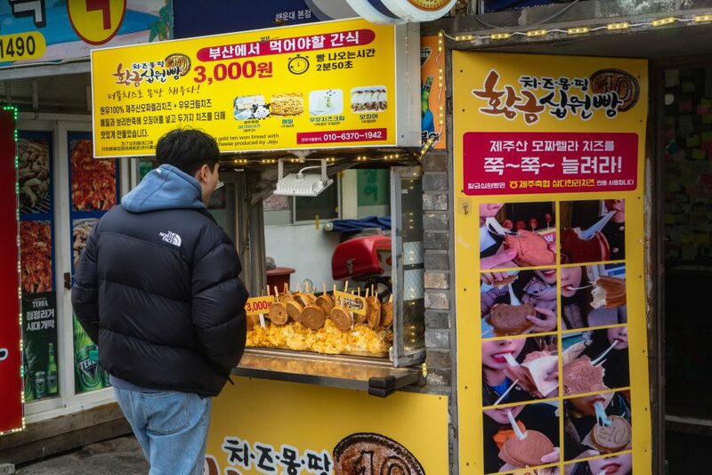 bukchon hanok village, cheonggyecheon stream, gangnam, gangnam style, haeundae beach, hongdae, hongik university, insadong, jagalchi, jagalchi fish market, korean streetfood, korean walking street, myeongdong, samcheongdong-gil road, seomyeon, waiking street, กรุงโซล, กังนัม, ขนมพื้นเมือง, คลองชองกเยชอน, ช้อปปิ้งเกาหลี 2024, ชายหาดแฮอุนแด, ซอมยอน, ตลาดปลาจากัลซี, ถนนคนเดินเกาหลี, ถนนซัมดองกิล, ถนนศิลปะ, ถนนเก่าอินซาดง, ปูซาน, สินค้าไฮเอนด์, หมู่บ้านบุกชอนฮันอก, อาหารทะเล, อินซาดง, ฮงแด, เต้นโคฟเวอร์, เทศกาลโคมไฟ, เที่ยวเกาหลี 2024, เที่ยวเกาหลี 2567, เที่ยวเกาหลีด้วยตัวเอง, เมียงดง, แบรนด์เนมเกาหลี, แฟนชั่นเกาหลี, แหล่งช็อปปิ้งเกาหลี, top 10+ ถนนคนเดินในเกาหลี 2024 แหล่งช็อปปิ้งเกาหลี แฟชั่นจัดเต็ม และงานศิลปะที่ไม่เหมือนใคร