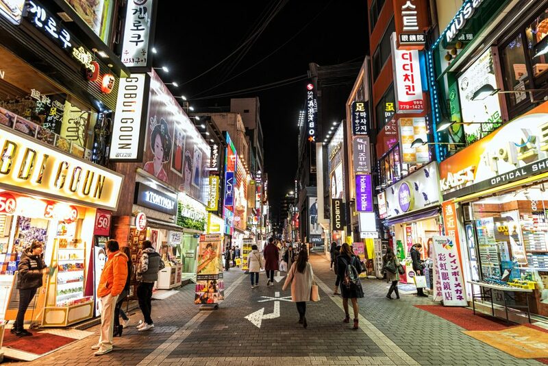 bukchon hanok village, cheonggyecheon stream, gangnam, gangnam style, haeundae beach, hongdae, hongik university, insadong, jagalchi, jagalchi fish market, korean streetfood, korean walking street, myeongdong, samcheongdong-gil road, seomyeon, waiking street, กรุงโซล, กังนัม, ขนมพื้นเมือง, คลองชองกเยชอน, ช้อปปิ้งเกาหลี 2024, ชายหาดแฮอุนแด, ซอมยอน, ตลาดปลาจากัลซี, ถนนคนเดินเกาหลี, ถนนซัมดองกิล, ถนนศิลปะ, ถนนเก่าอินซาดง, ปูซาน, สินค้าไฮเอนด์, หมู่บ้านบุกชอนฮันอก, อาหารทะเล, อินซาดง, ฮงแด, เต้นโคฟเวอร์, เทศกาลโคมไฟ, เที่ยวเกาหลี 2024, เที่ยวเกาหลี 2567, เที่ยวเกาหลีด้วยตัวเอง, เมียงดง, แบรนด์เนมเกาหลี, แฟนชั่นเกาหลี, แหล่งช็อปปิ้งเกาหลี, top 10+ ถนนคนเดินในเกาหลี 2024 แหล่งช็อปปิ้งเกาหลี แฟชั่นจัดเต็ม และงานศิลปะที่ไม่เหมือนใคร