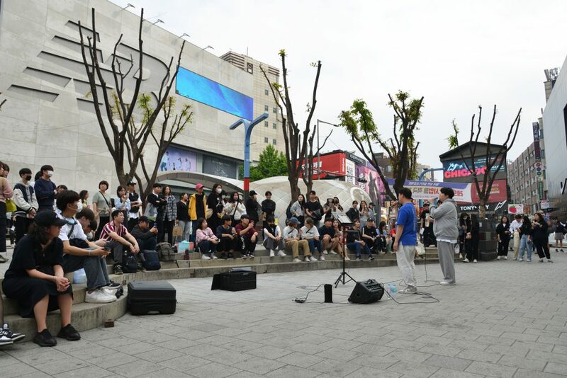 bukchon hanok village, cheonggyecheon stream, gangnam, gangnam style, haeundae beach, hongdae, hongik university, insadong, jagalchi, jagalchi fish market, korean streetfood, korean walking street, myeongdong, samcheongdong-gil road, seomyeon, waiking street, กรุงโซล, กังนัม, ขนมพื้นเมือง, คลองชองกเยชอน, ช้อปปิ้งเกาหลี 2024, ชายหาดแฮอุนแด, ซอมยอน, ตลาดปลาจากัลซี, ถนนคนเดินเกาหลี, ถนนซัมดองกิล, ถนนศิลปะ, ถนนเก่าอินซาดง, ปูซาน, สินค้าไฮเอนด์, หมู่บ้านบุกชอนฮันอก, อาหารทะเล, อินซาดง, ฮงแด, เต้นโคฟเวอร์, เทศกาลโคมไฟ, เที่ยวเกาหลี 2024, เที่ยวเกาหลี 2567, เที่ยวเกาหลีด้วยตัวเอง, เมียงดง, แบรนด์เนมเกาหลี, แฟนชั่นเกาหลี, แหล่งช็อปปิ้งเกาหลี, top 10+ ถนนคนเดินในเกาหลี 2024 แหล่งช็อปปิ้งเกาหลี แฟชั่นจัดเต็ม และงานศิลปะที่ไม่เหมือนใคร