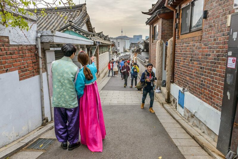 bukchon hanok village, cheonggyecheon stream, gangnam, gangnam style, haeundae beach, hongdae, hongik university, insadong, jagalchi, jagalchi fish market, korean streetfood, korean walking street, myeongdong, samcheongdong-gil road, seomyeon, waiking street, กรุงโซล, กังนัม, ขนมพื้นเมือง, คลองชองกเยชอน, ช้อปปิ้งเกาหลี 2024, ชายหาดแฮอุนแด, ซอมยอน, ตลาดปลาจากัลซี, ถนนคนเดินเกาหลี, ถนนซัมดองกิล, ถนนศิลปะ, ถนนเก่าอินซาดง, ปูซาน, สินค้าไฮเอนด์, หมู่บ้านบุกชอนฮันอก, อาหารทะเล, อินซาดง, ฮงแด, เต้นโคฟเวอร์, เทศกาลโคมไฟ, เที่ยวเกาหลี 2024, เที่ยวเกาหลี 2567, เที่ยวเกาหลีด้วยตัวเอง, เมียงดง, แบรนด์เนมเกาหลี, แฟนชั่นเกาหลี, แหล่งช็อปปิ้งเกาหลี, top 10+ ถนนคนเดินในเกาหลี 2024 แหล่งช็อปปิ้งเกาหลี แฟชั่นจัดเต็ม และงานศิลปะที่ไม่เหมือนใคร