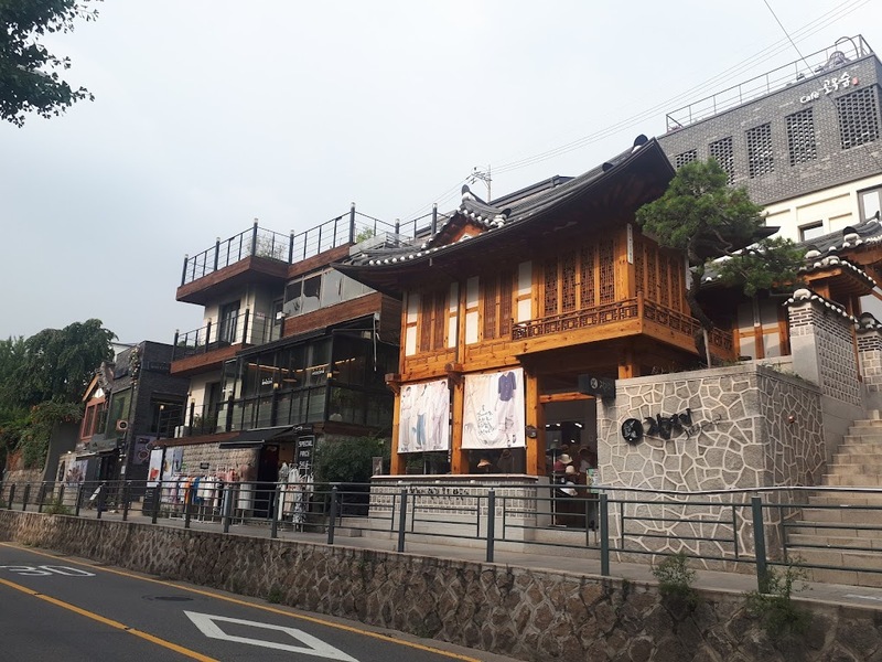 bukchon hanok village, cheonggyecheon stream, gangnam, gangnam style, haeundae beach, hongdae, hongik university, insadong, jagalchi, jagalchi fish market, korean streetfood, korean walking street, myeongdong, samcheongdong-gil road, seomyeon, waiking street, กรุงโซล, กังนัม, ขนมพื้นเมือง, คลองชองกเยชอน, ช้อปปิ้งเกาหลี 2024, ชายหาดแฮอุนแด, ซอมยอน, ตลาดปลาจากัลซี, ถนนคนเดินเกาหลี, ถนนซัมดองกิล, ถนนศิลปะ, ถนนเก่าอินซาดง, ปูซาน, สินค้าไฮเอนด์, หมู่บ้านบุกชอนฮันอก, อาหารทะเล, อินซาดง, ฮงแด, เต้นโคฟเวอร์, เทศกาลโคมไฟ, เที่ยวเกาหลี 2024, เที่ยวเกาหลี 2567, เที่ยวเกาหลีด้วยตัวเอง, เมียงดง, แบรนด์เนมเกาหลี, แฟนชั่นเกาหลี, แหล่งช็อปปิ้งเกาหลี, top 10+ ถนนคนเดินในเกาหลี 2024 แหล่งช็อปปิ้งเกาหลี แฟชั่นจัดเต็ม และงานศิลปะที่ไม่เหมือนใคร