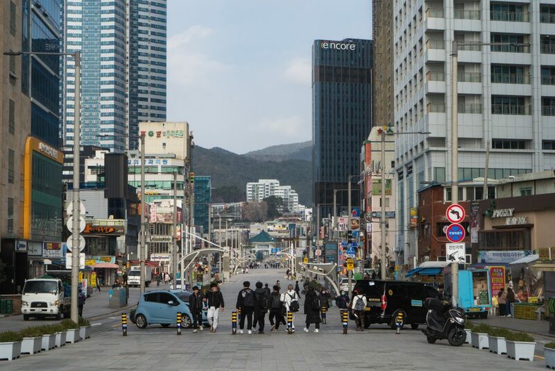 bukchon hanok village, cheonggyecheon stream, gangnam, gangnam style, haeundae beach, hongdae, hongik university, insadong, jagalchi, jagalchi fish market, korean streetfood, korean walking street, myeongdong, samcheongdong-gil road, seomyeon, waiking street, กรุงโซล, กังนัม, ขนมพื้นเมือง, คลองชองกเยชอน, ช้อปปิ้งเกาหลี 2024, ชายหาดแฮอุนแด, ซอมยอน, ตลาดปลาจากัลซี, ถนนคนเดินเกาหลี, ถนนซัมดองกิล, ถนนศิลปะ, ถนนเก่าอินซาดง, ปูซาน, สินค้าไฮเอนด์, หมู่บ้านบุกชอนฮันอก, อาหารทะเล, อินซาดง, ฮงแด, เต้นโคฟเวอร์, เทศกาลโคมไฟ, เที่ยวเกาหลี 2024, เที่ยวเกาหลี 2567, เที่ยวเกาหลีด้วยตัวเอง, เมียงดง, แบรนด์เนมเกาหลี, แฟนชั่นเกาหลี, แหล่งช็อปปิ้งเกาหลี, top 10+ ถนนคนเดินในเกาหลี 2024 แหล่งช็อปปิ้งเกาหลี แฟชั่นจัดเต็ม และงานศิลปะที่ไม่เหมือนใคร