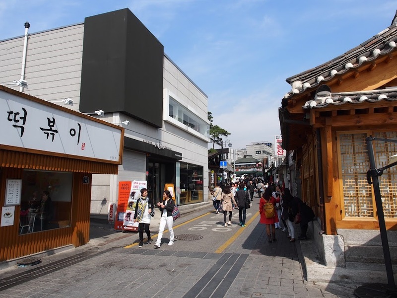 bukchon hanok village, cheonggyecheon stream, gangnam, gangnam style, haeundae beach, hongdae, hongik university, insadong, jagalchi, jagalchi fish market, korean streetfood, korean walking street, myeongdong, samcheongdong-gil road, seomyeon, waiking street, กรุงโซล, กังนัม, ขนมพื้นเมือง, คลองชองกเยชอน, ช้อปปิ้งเกาหลี 2024, ชายหาดแฮอุนแด, ซอมยอน, ตลาดปลาจากัลซี, ถนนคนเดินเกาหลี, ถนนซัมดองกิล, ถนนศิลปะ, ถนนเก่าอินซาดง, ปูซาน, สินค้าไฮเอนด์, หมู่บ้านบุกชอนฮันอก, อาหารทะเล, อินซาดง, ฮงแด, เต้นโคฟเวอร์, เทศกาลโคมไฟ, เที่ยวเกาหลี 2024, เที่ยวเกาหลี 2567, เที่ยวเกาหลีด้วยตัวเอง, เมียงดง, แบรนด์เนมเกาหลี, แฟนชั่นเกาหลี, แหล่งช็อปปิ้งเกาหลี, top 10+ ถนนคนเดินในเกาหลี 2024 แหล่งช็อปปิ้งเกาหลี แฟชั่นจัดเต็ม และงานศิลปะที่ไม่เหมือนใคร